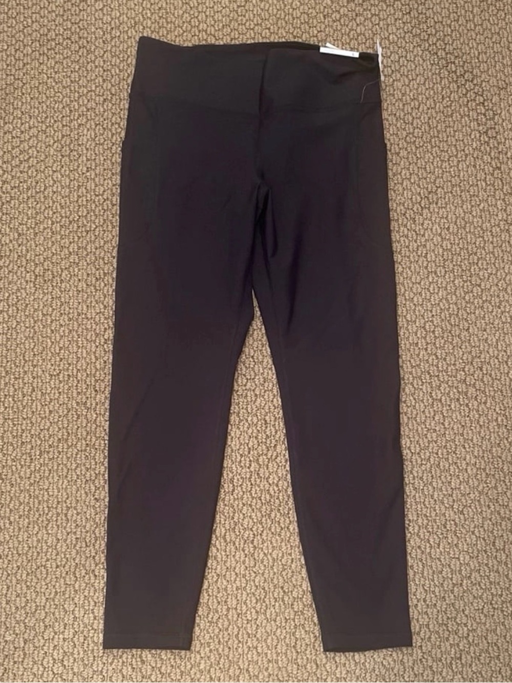 Old Navy Active High Rise Leggings
7/8 Ankle Powersoft technology NWT Large